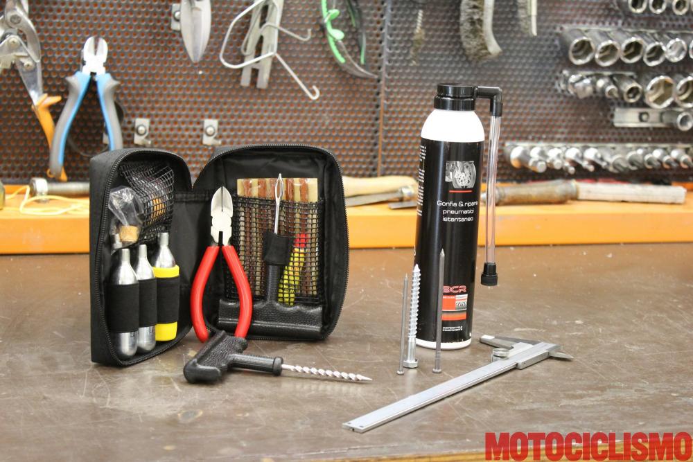 VIRSUS Bomboletta Gonfia e ripara Pneumatici bomboletta Spray 300ml per  Foratura Ruote Auto e Moto bucatura Kit Riparazione Ruote (3) : :  Auto e Moto