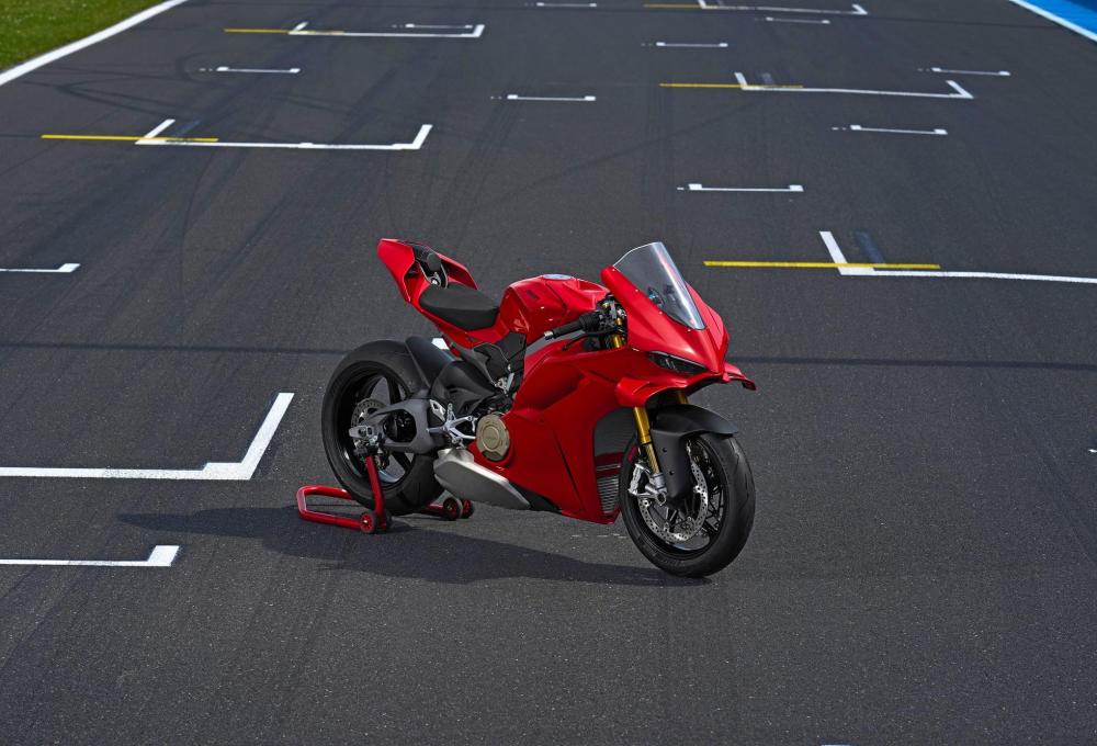 Ducati alza il livello delle supersportive: ecco la nuova Panigale V4 2025 